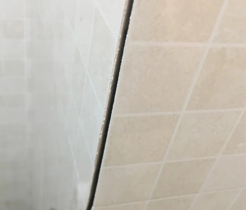 巴塘瓷砖空鼓维修公司分享阳台瓷砖脱落的修复过程可以分为以下几个步骤